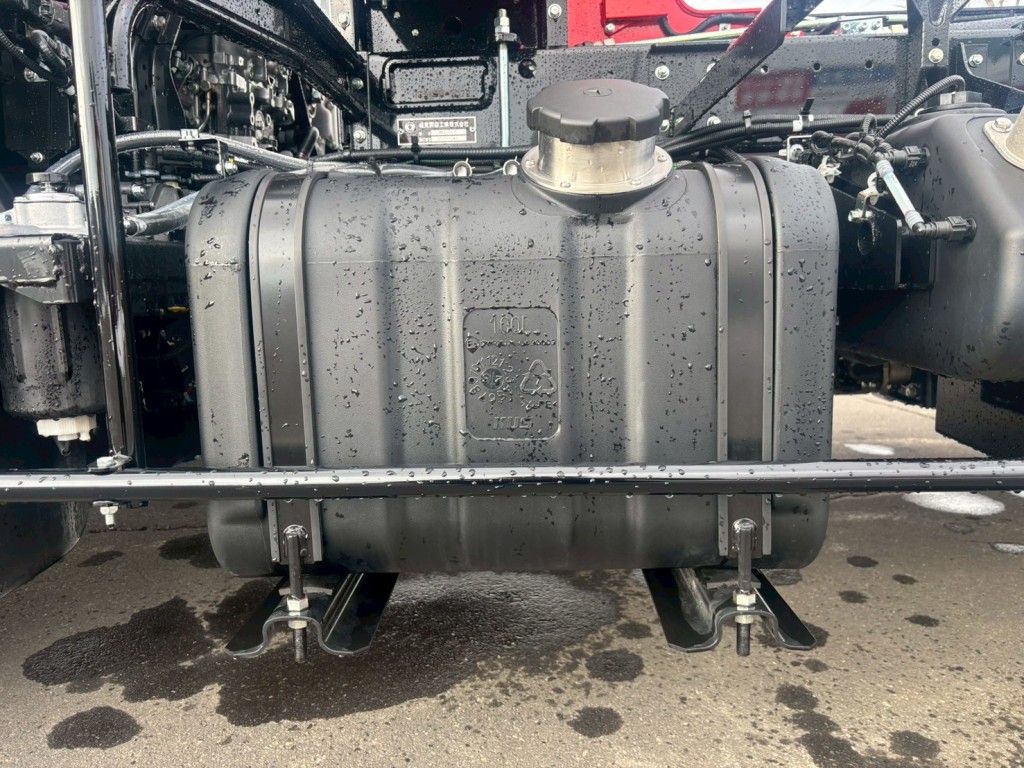 燃料タンクは100Lです。|三菱 ファイター 2KG-FK72F(2WD)の写真16