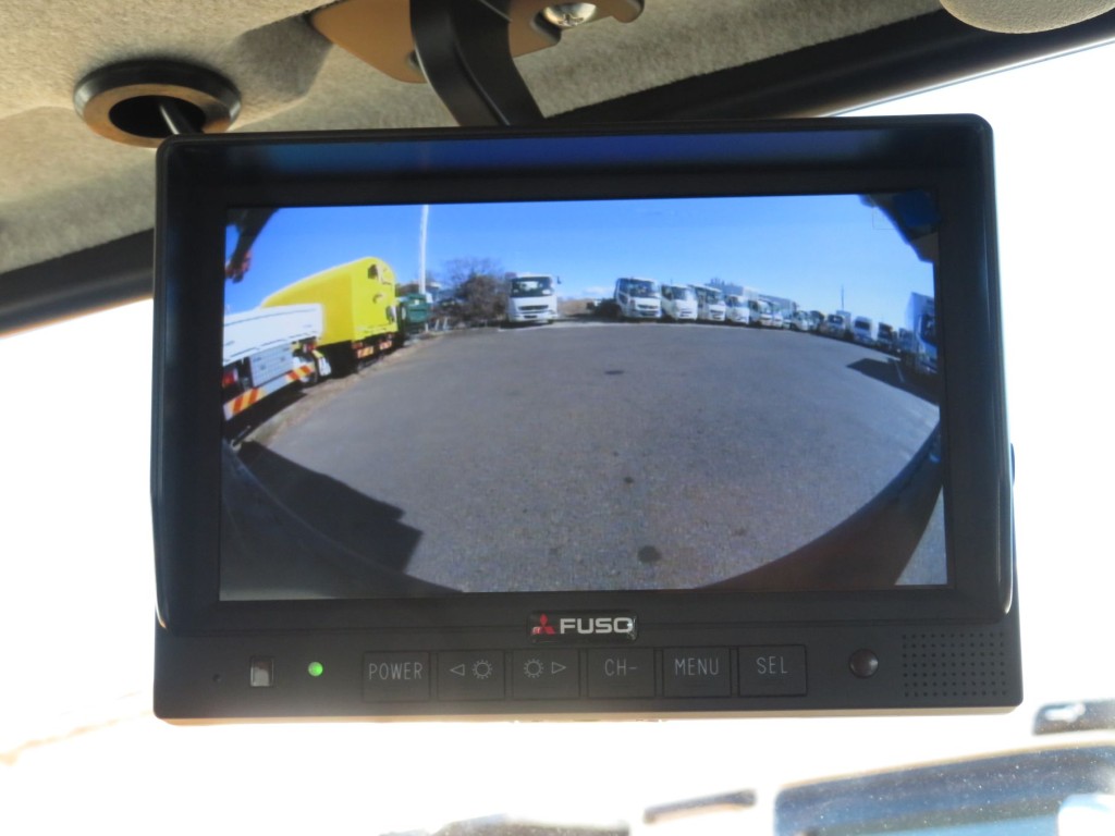 液晶バックモニター付きです。|三菱 ファイター 2KG-FK72F(2WD)の写真13