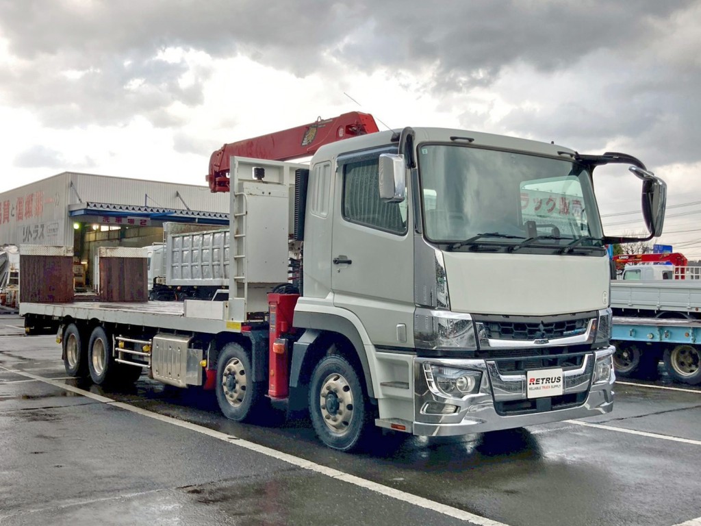 ホイールはアルミ製、サイドバンパー・フェンダーはステンレス製です。|三菱 スーパーグレート 2PG-FS70HZの写真2