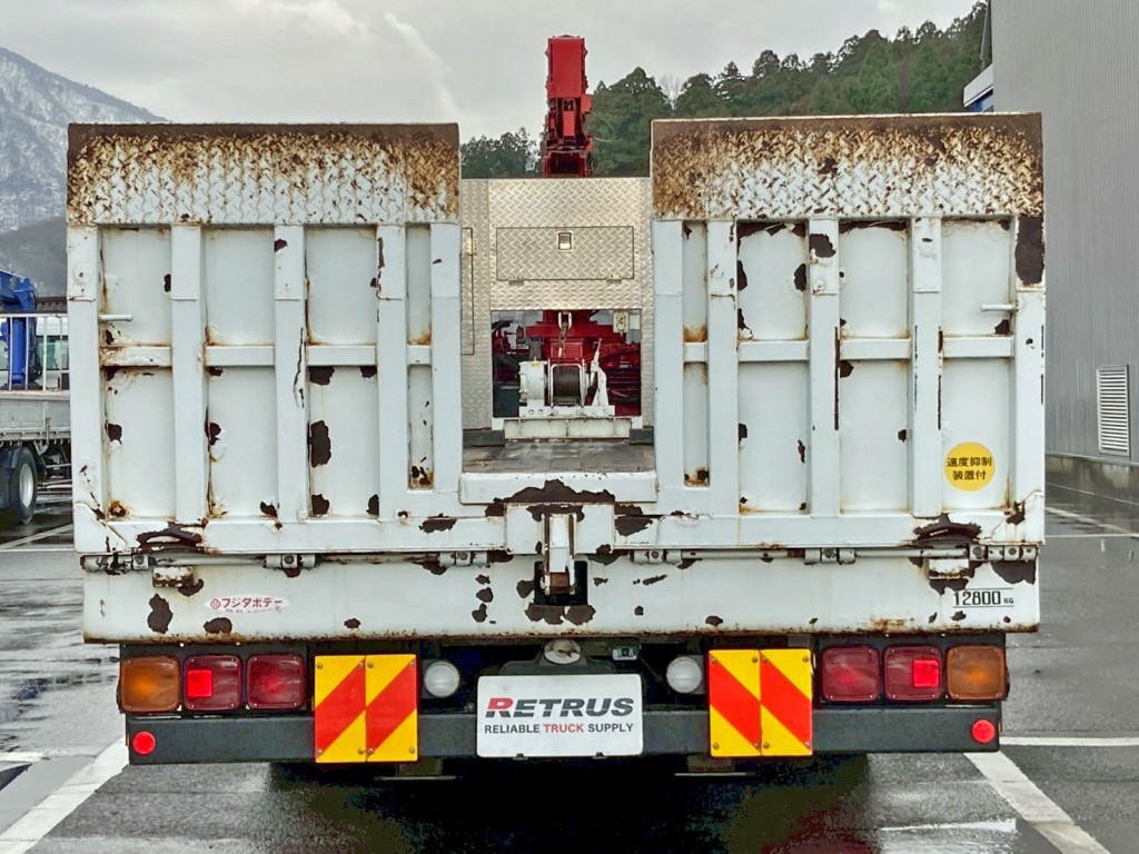 リヤ周りの所々にサビがあります。|三菱 スーパーグレート 2PG-FS70HZの写真23