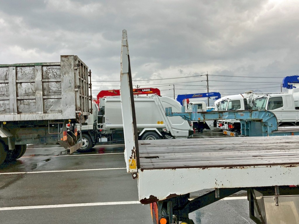 自動歩み格納時の状態です。(少々傾きがあります)|三菱 スーパーグレート 2PG-FS70HZの写真26