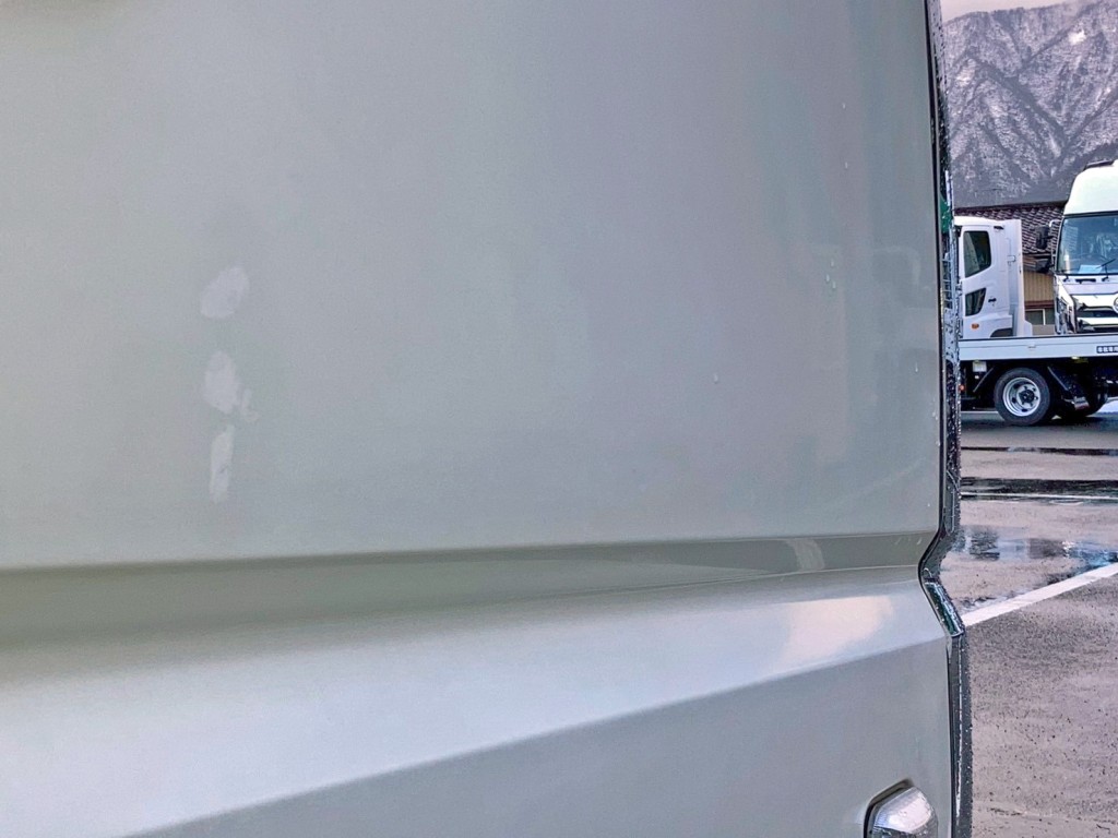 運転席ドアに手塗り箇所があります。|三菱 スーパーグレート 2PG-FS70HZの写真34