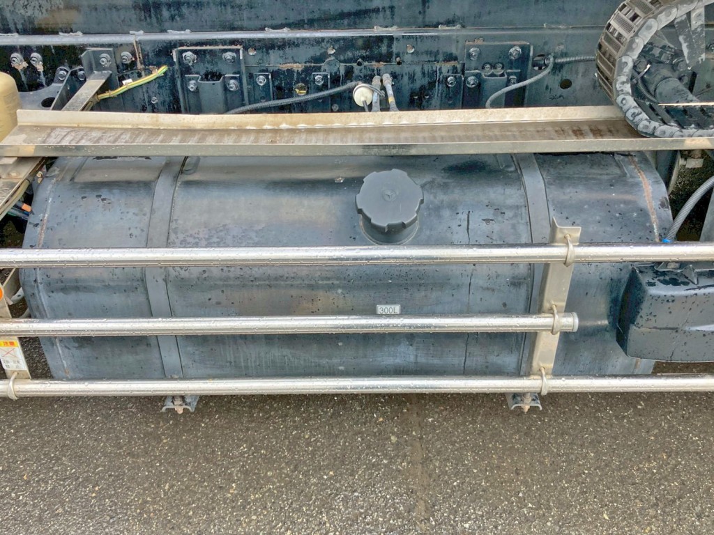 燃料タンクは300Lです。|三菱 スーパーグレート 2PG-FS70HZの写真42