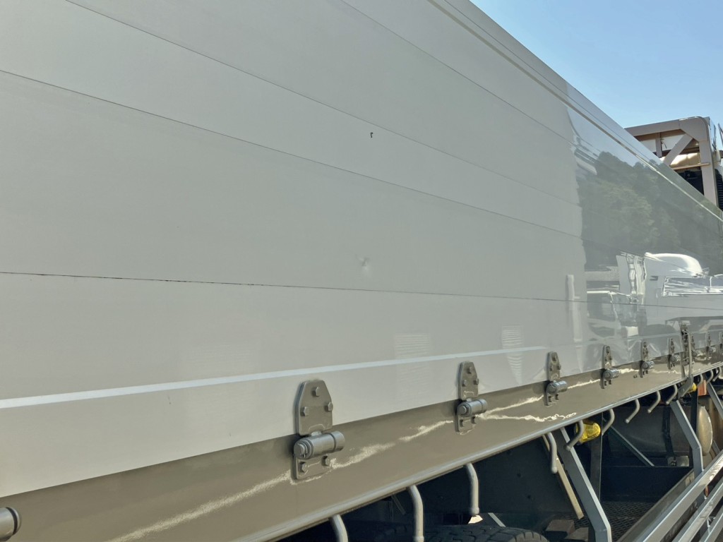 運転席側のあおりにへこみがあります。|UDトラックス クオン 2PG-CD5CLの写真19