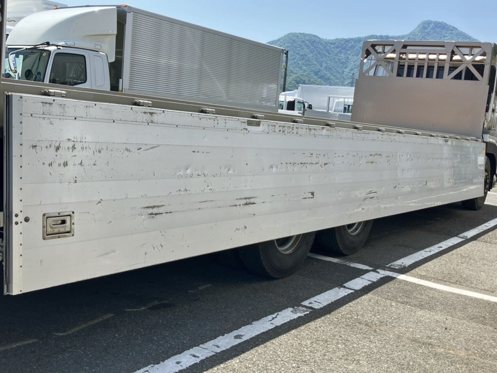 運転席側あおり内側の状態です。(傷・へこみがあります)|UDトラックス クオン 2PG-CD5CLの写真23