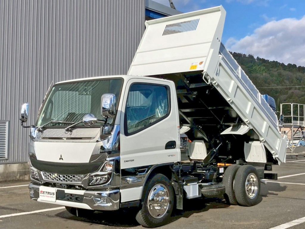 フロント周り、メッキパーツで飾っています。|三菱 キャンター 2RG-FBA60(2WD)の写真1