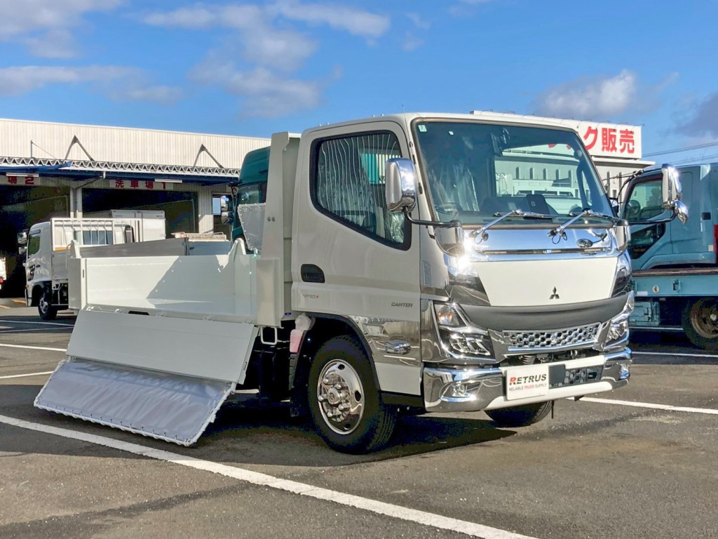 アオリを開いた状態です。(コボレーンは地面に接地します)|三菱 キャンター 2RG-FBA60(2WD)の写真2