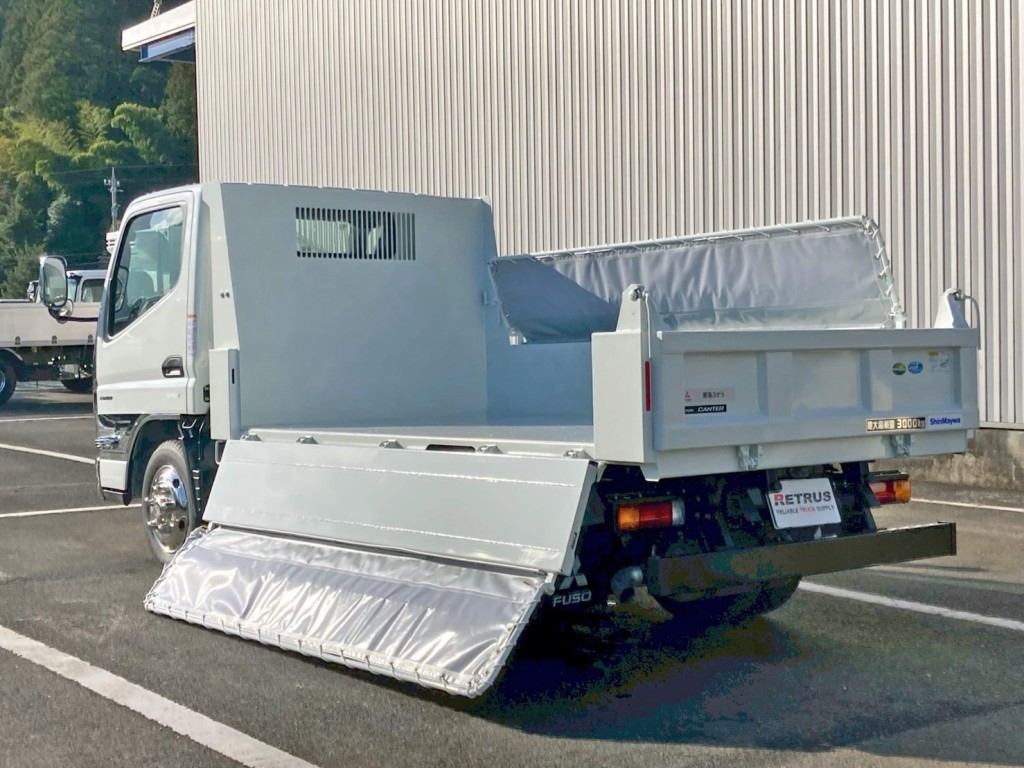 アオリを開いた状態です。(コボレーンは地面に接地します)|三菱 キャンター 2RG-FBA60(2WD)の写真3