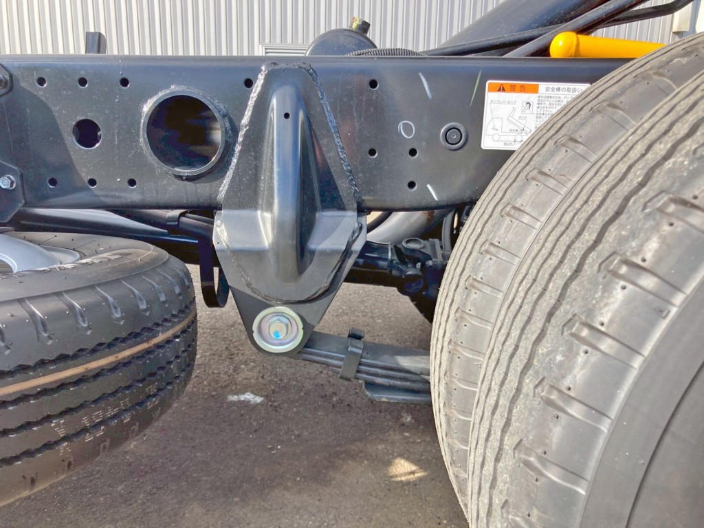 リーフサスです。|三菱 キャンター 2RG-FBA60(2WD)の写真5