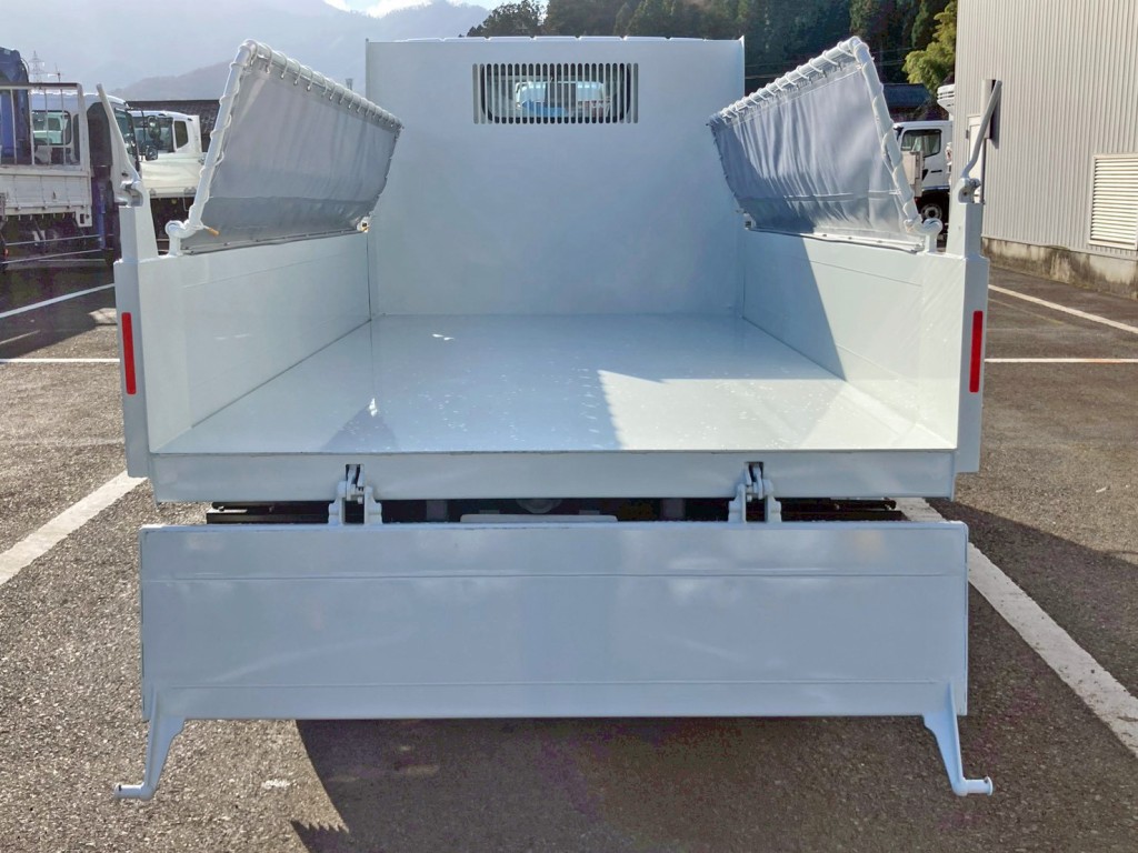 リヤゲートは上開きもできます。|三菱 キャンター 2RG-FBA60(2WD)の写真15