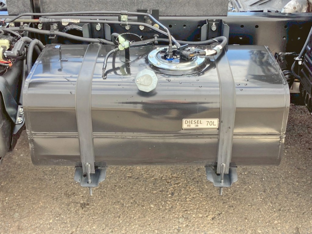燃料タンクは70Lです。|三菱 キャンター 2RG-FBA60(2WD)の写真17