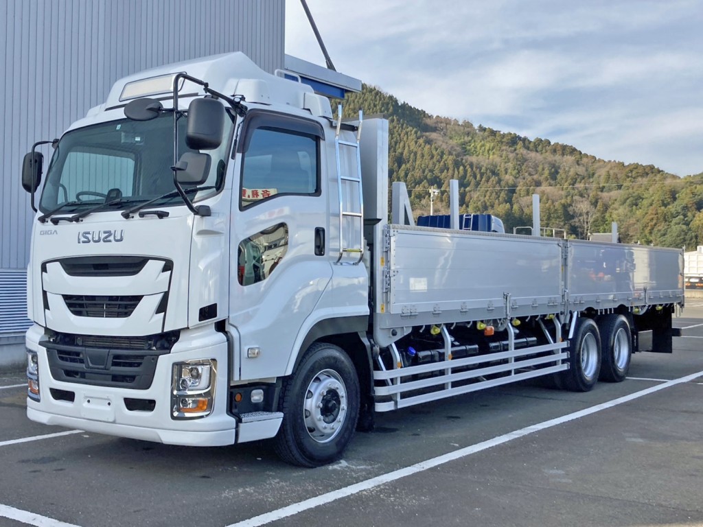 いすゞ ギガ 2PG-CYZ77Cの写真1