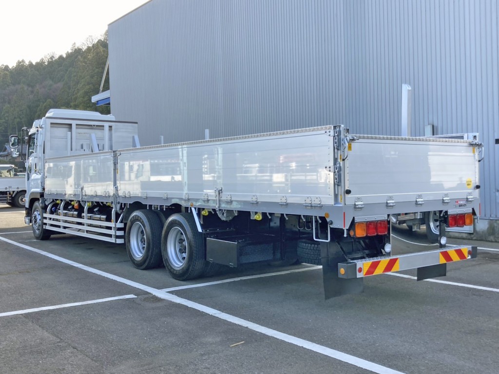 いすゞ ギガ 2PG-CYZ77Cの写真3