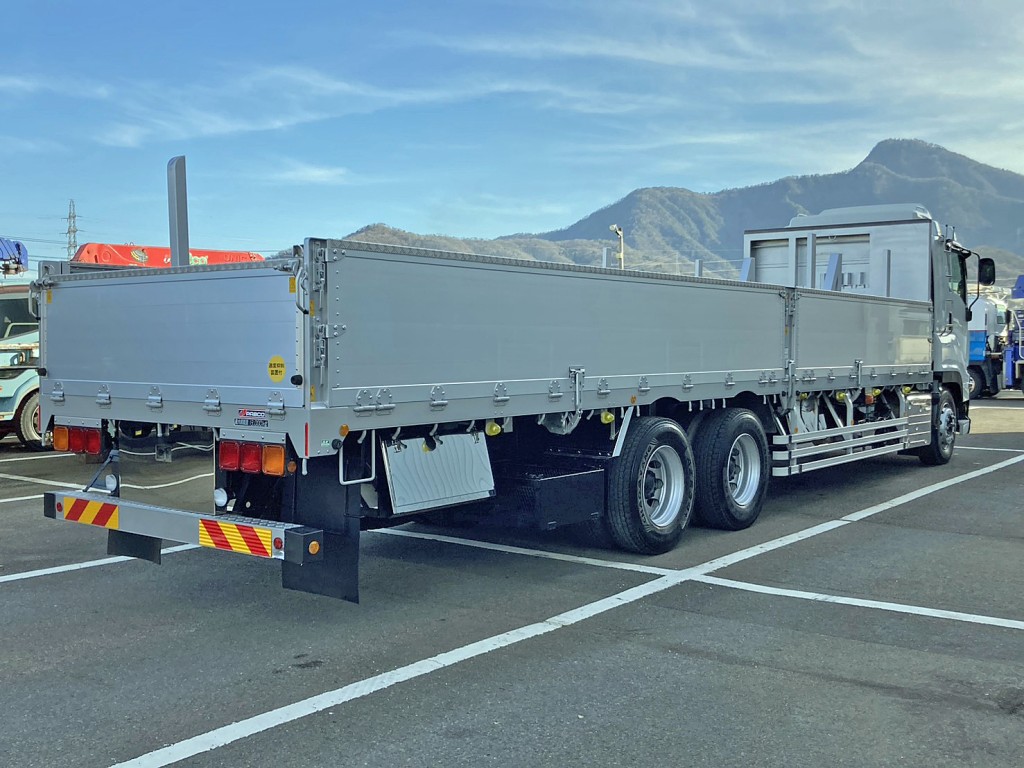 いすゞ ギガ 2PG-CYZ77Cの写真4