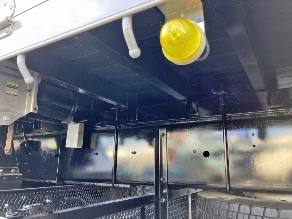 シャーシとネタの状態です。(縦ネタ・横ネタは鉄製です)|いすゞ ギガ 2PG-CYZ77Cの写真6