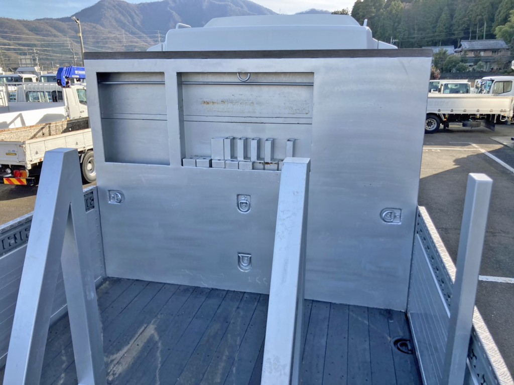 いすゞ ギガ 2PG-CYZ77Cの写真12