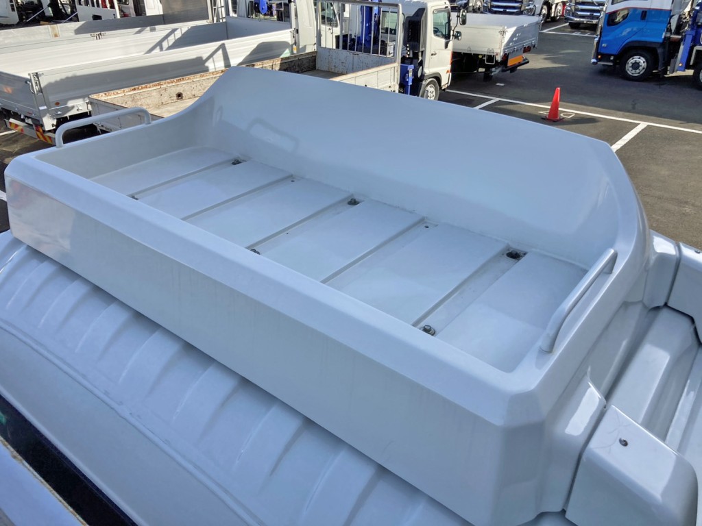 シートデッキの状態です。|いすゞ ギガ 2PG-CYZ77Cの写真26