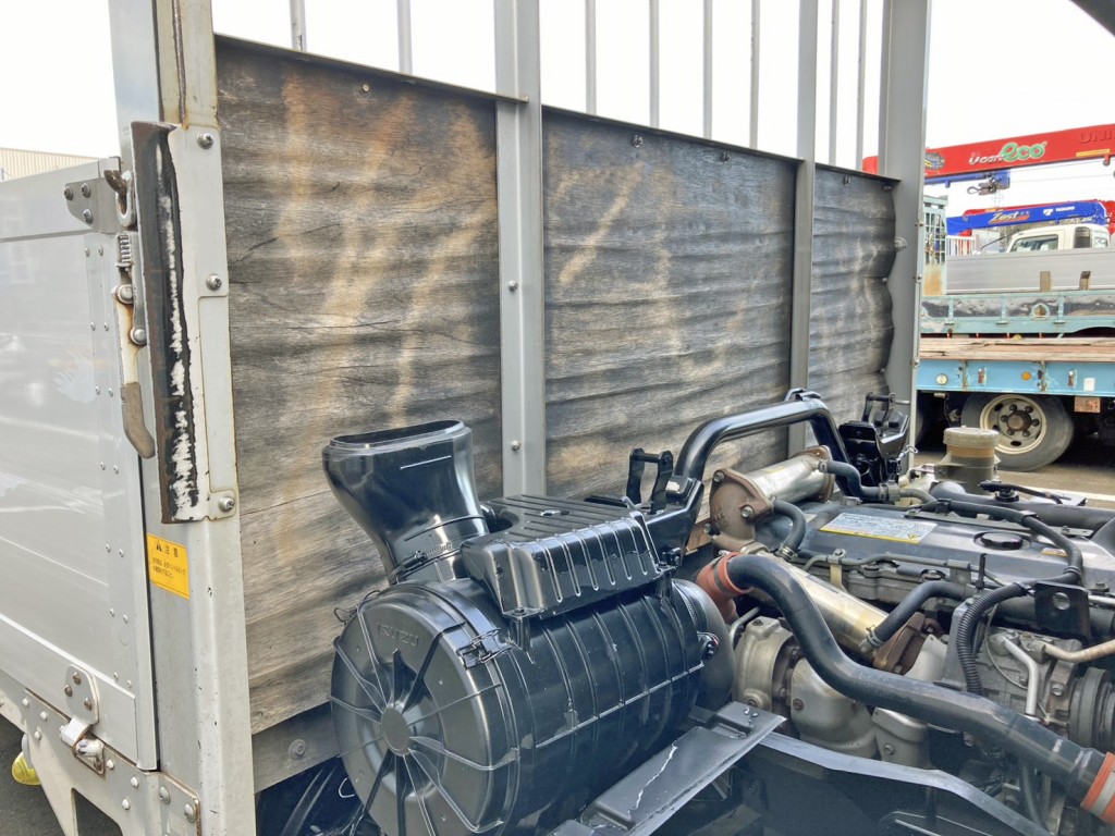 前壁運転席側の状態です。|いすゞ フォワード PKG-FRR90S1(2WD)の写真13