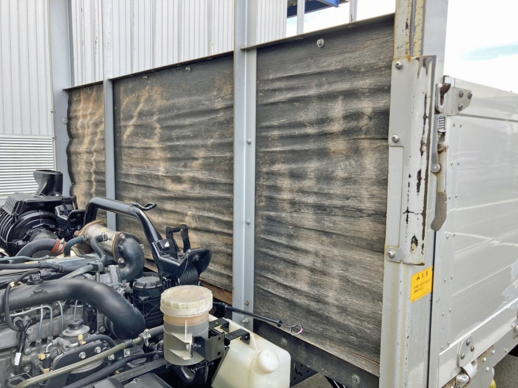 前壁助手席側の状態です。|いすゞ フォワード PKG-FRR90S1(2WD)の写真14