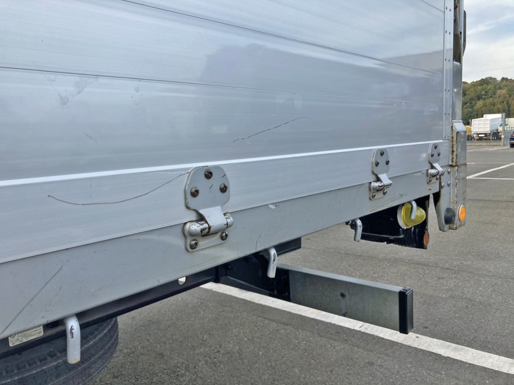 助手席側アオリ後方に引きキズがあります。|いすゞ フォワード PKG-FRR90S1(2WD)の写真22