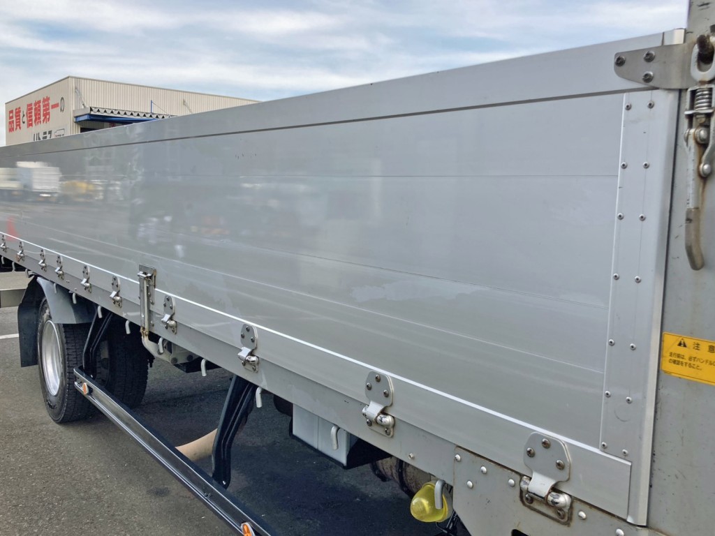 運転席側アオリ前方にクリア剥がれがあります。|いすゞ フォワード PKG-FRR90S1(2WD)の写真23