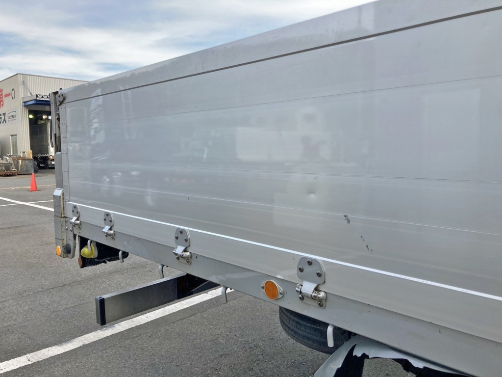 運転席側アオリ後方にキズ・ヘコミがあります。|いすゞ フォワード PKG-FRR90S1(2WD)の写真24