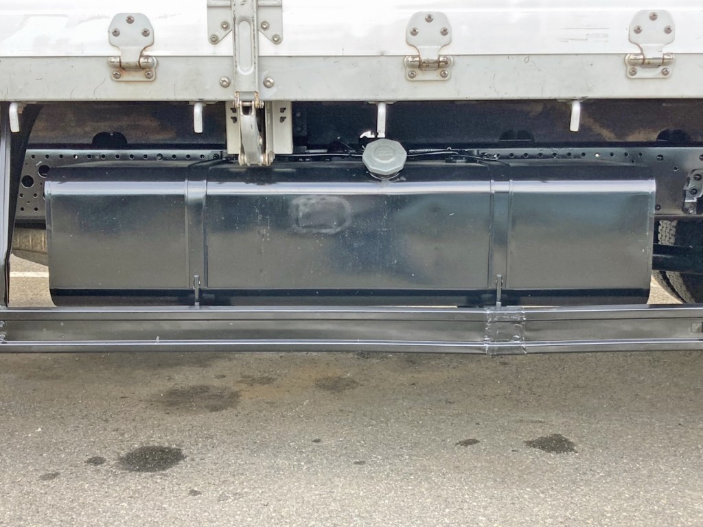 燃料タンクは200Lです。|いすゞ フォワード PKG-FRR90S1(2WD)の写真32