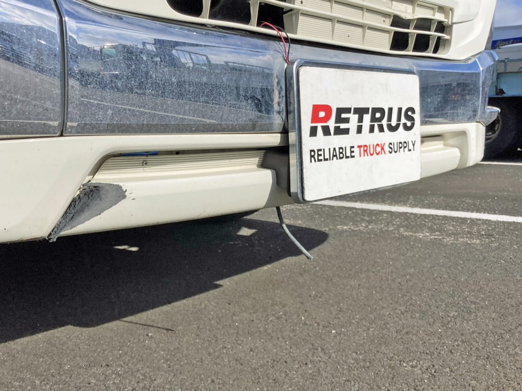 フロントバンパー運転席側にキズ・塗装剝がれがあります。|日野 プロフィア 2DG-SH1EDGGの写真32