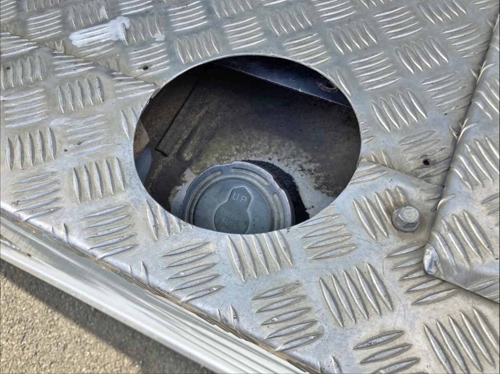 燃料タンクは390Lです。|日野 プロフィア 2DG-SH1EDGGの写真38