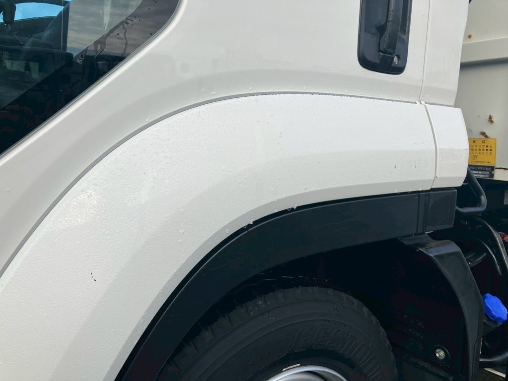 助手席側ドアにキズ・サビ・ヘコミがあります。|いすゞ フォワード 2RG-FRR90S1(2WD)の写真19
