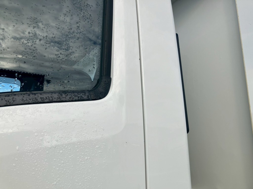 助手席側ドアにキズ・サビがあります。|いすゞ フォワード 2RG-FRR90S1(2WD)の写真20