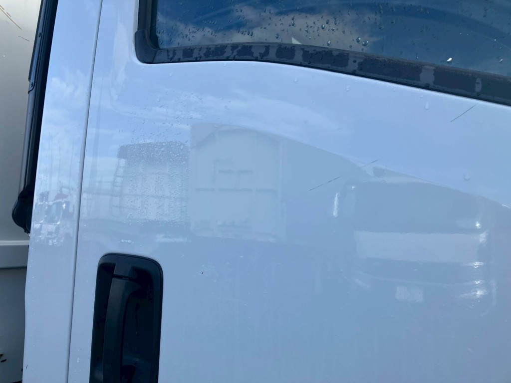 運転席側ドアにキズ・サビ・ヘコミがあります。|いすゞ フォワード 2RG-FRR90S1(2WD)の写真26