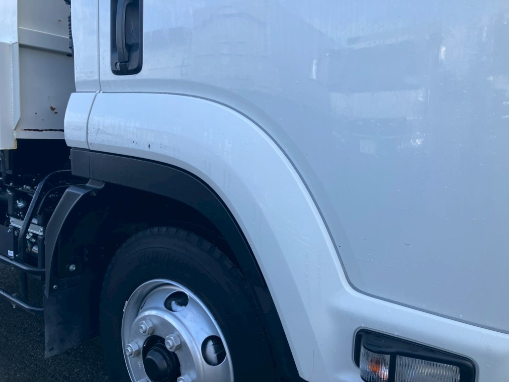 運転席側ドアにキズ・サビ・ヘコミがあります。|いすゞ フォワード 2RG-FRR90S1(2WD)の写真27