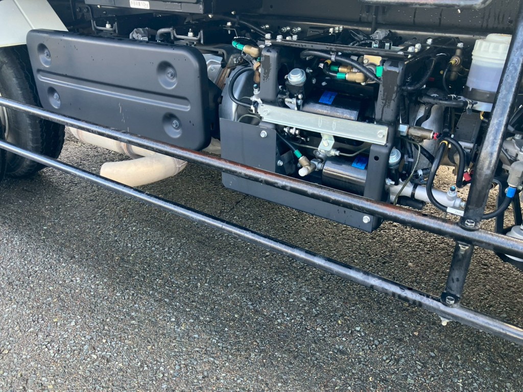 運転席側サイドバンパーにキズ・サビがあります。|いすゞ フォワード 2RG-FRR90S1(2WD)の写真31