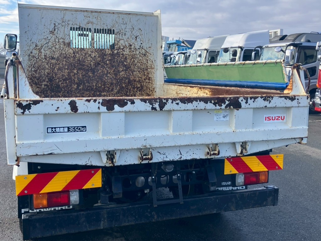 リヤゲートにキズ・サビ・ヘコミがあります。|いすゞ フォワード 2RG-FRR90S1(2WD)の写真33