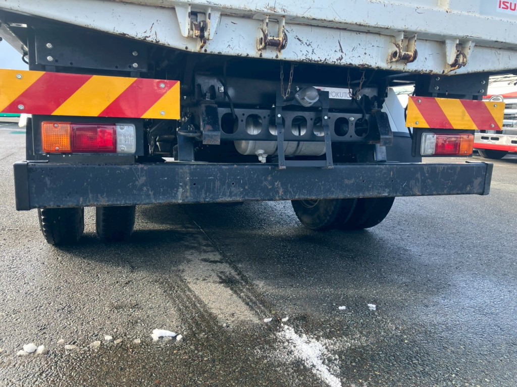 リアバンパーにキズ・サビがあります。|いすゞ フォワード 2RG-FRR90S1(2WD)の写真35