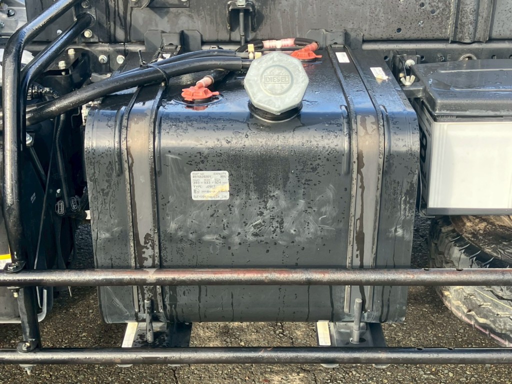 燃料タンクは100Lです。|いすゞ フォワード 2RG-FRR90S1(2WD)の写真37