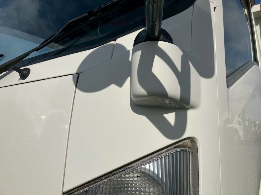 助手席側コーナーパネルにキズがあります。|いすゞ エルフ TKG-NPR85YN(2WD)の写真28