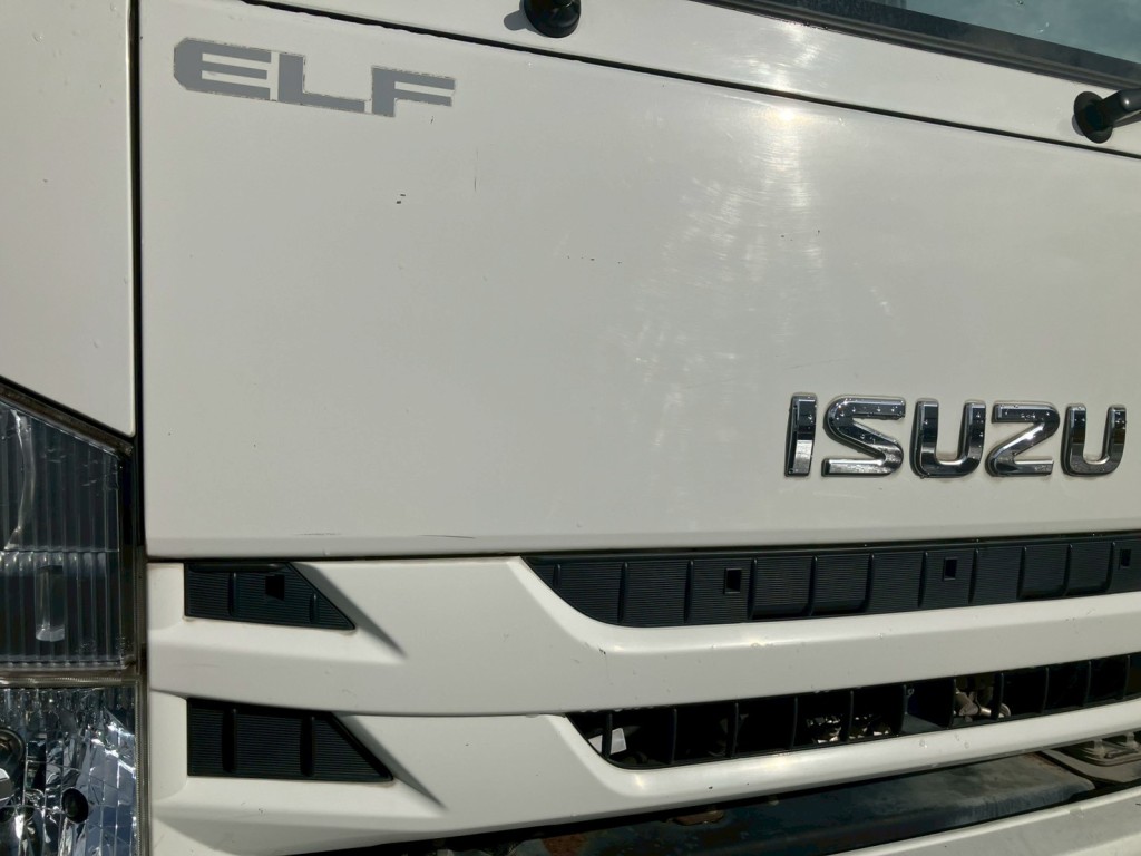 フロントパネルにキズ・ヘコミがあります。|いすゞ エルフ TKG-NPR85YN(2WD)の写真29