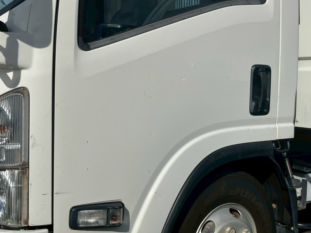 助手席側ドアにキズ・サビ・ヘコミがあります。|いすゞ エルフ TKG-NPR85YN(2WD)の写真32