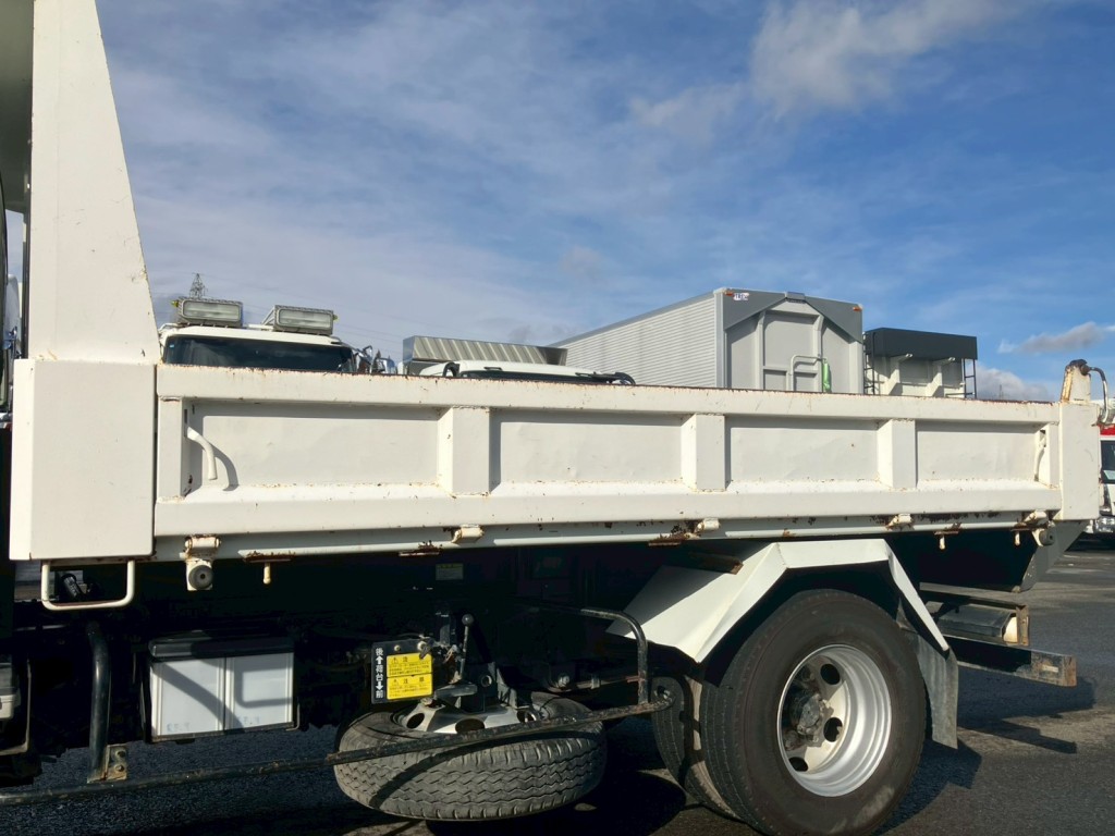 助手席側ボディーにキズ・サビ・ヘコミ・塗装跡があります。|いすゞ エルフ TKG-NPR85YN(2WD)の写真35