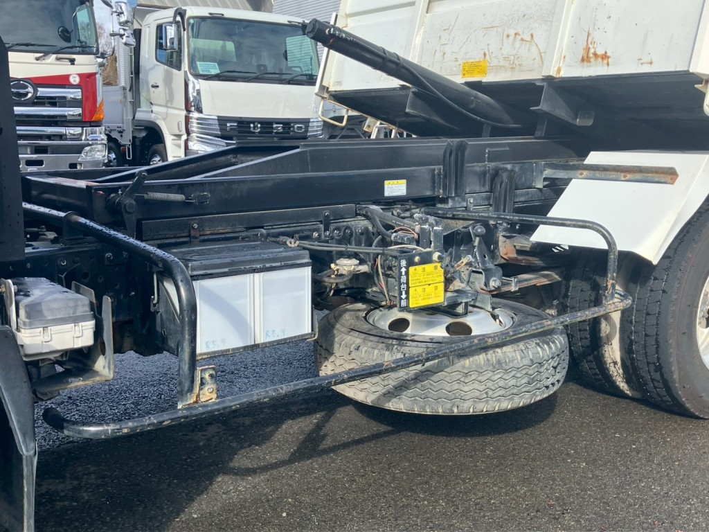 助手席側サイドバンパーにキズ・サビ・曲がりがあります。|いすゞ エルフ TKG-NPR85YN(2WD)の写真36