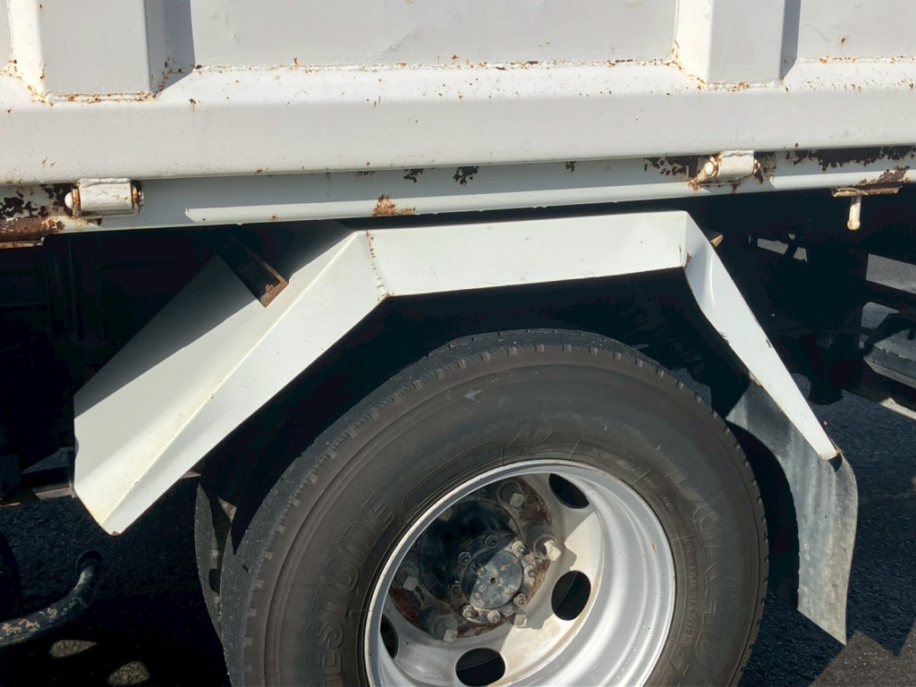 助手席側リアフェンダーにキズ・サビ・ヘコミがあります。|いすゞ エルフ TKG-NPR85YN(2WD)の写真37