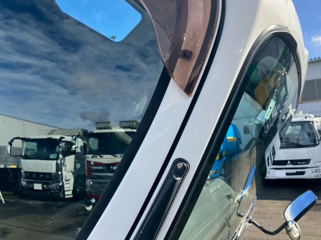 アンテナに折れがあります。|いすゞ エルフ TKG-NPR85YN(2WD)の写真39