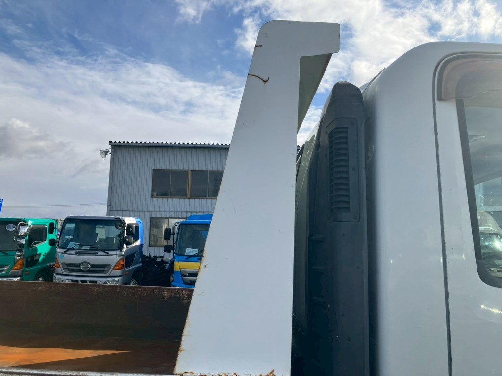 運転席側プロテクター側面にキズ・サビ・ヘコミがあります。|いすゞ エルフ TKG-NPR85YN(2WD)の写真40