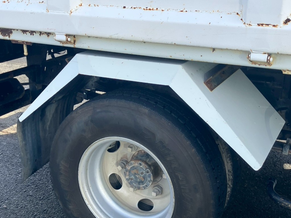 運転席側リアフェンダーにキズ・サビ・ヘコミがあります。|いすゞ エルフ TKG-NPR85YN(2WD)の写真43