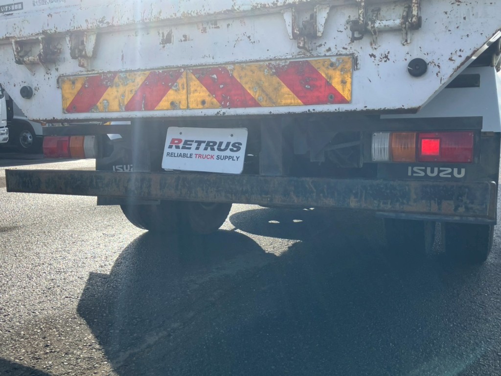 リアバンパーにキズ・サビがあります。|いすゞ エルフ TKG-NPR85YN(2WD)の写真45