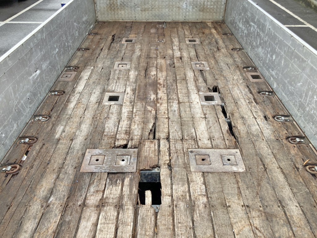 いすゞ ギガ QKG-CYY77Aの写真13