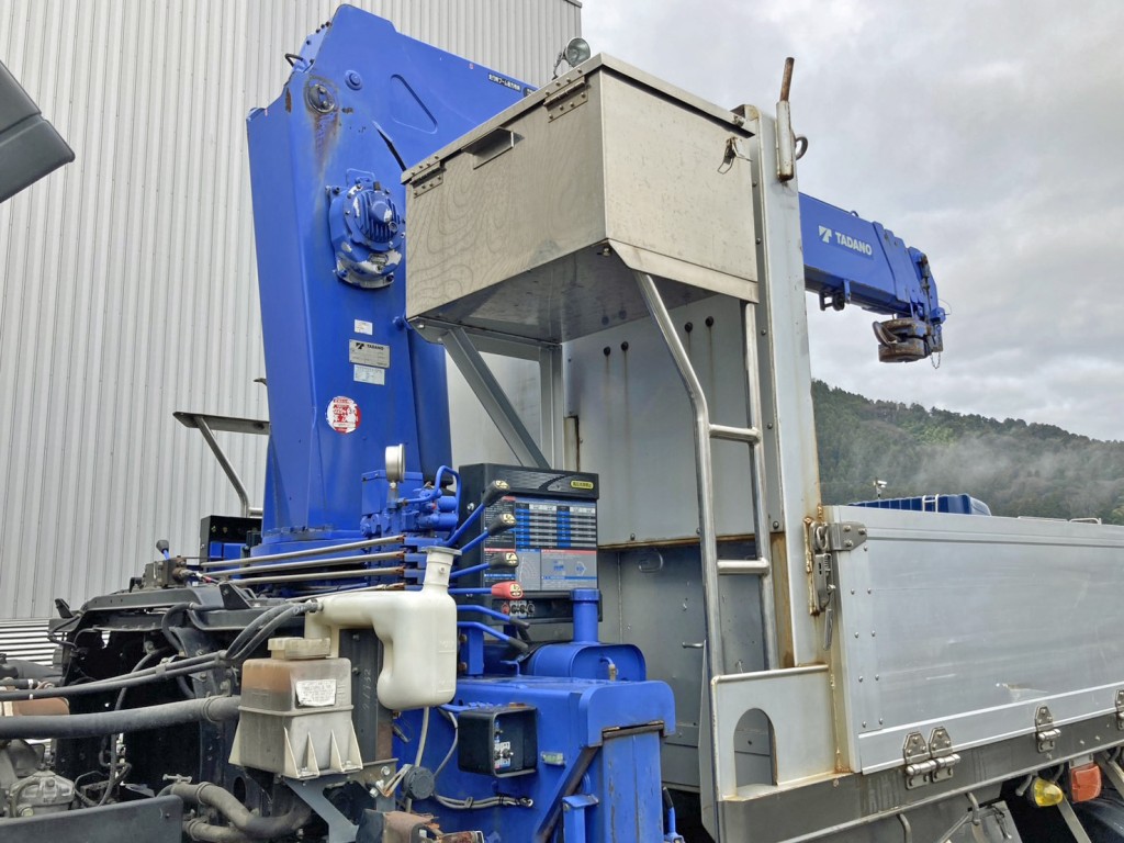 プロテクター前方左右のハシゴ 及び 上部の工具箱はステンレス製です。|いすゞ ギガ QKG-CYY77Aの写真17