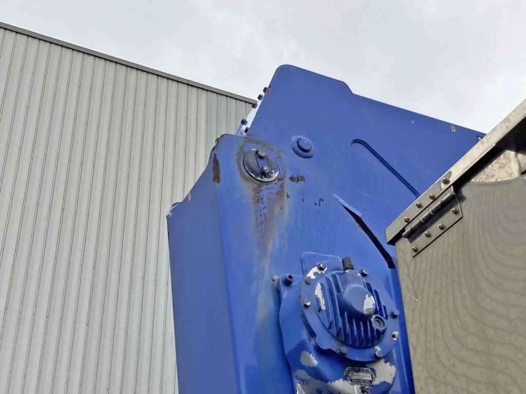 ブーム上部にキズ・サビがあります。|いすゞ ギガ QKG-CYY77Aの写真18